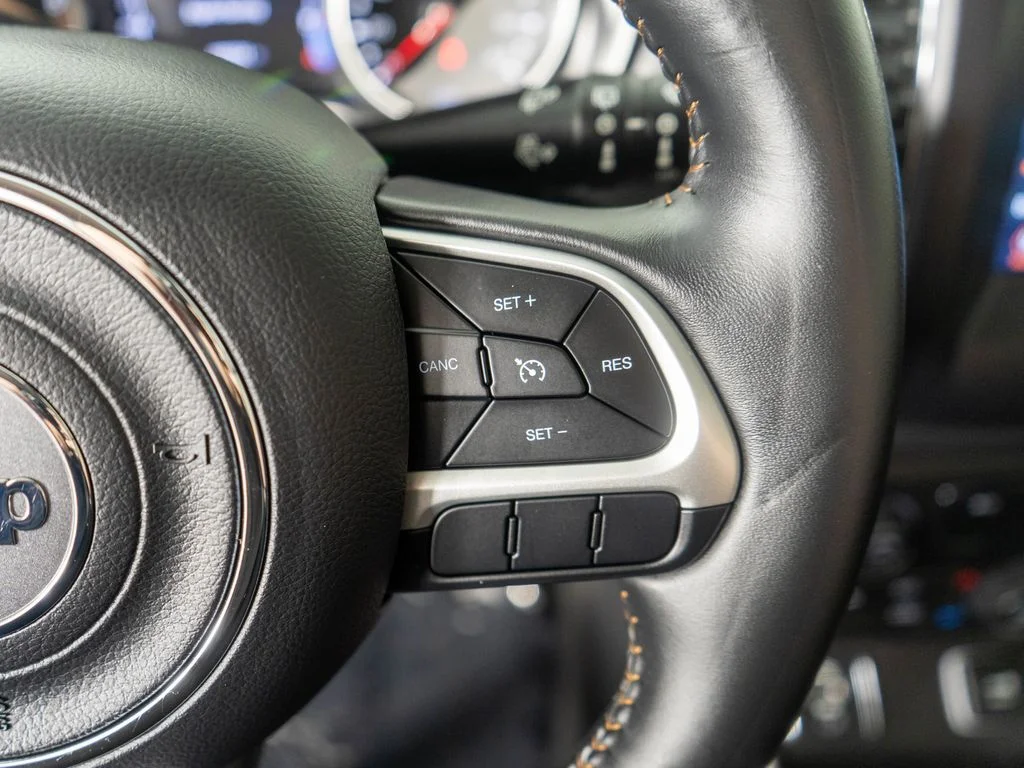 Used 2018 Black Jeep Latitude image 16