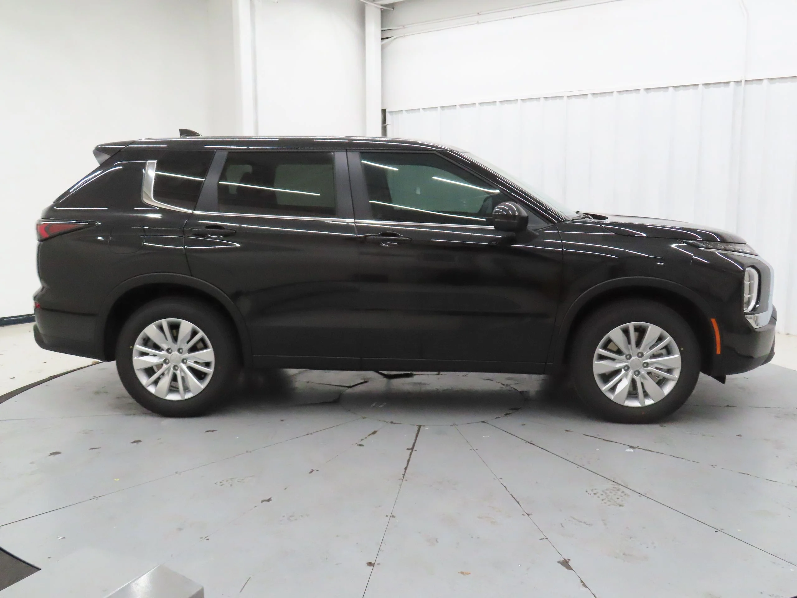 New 2026 Black Mitsubishi ES image 2