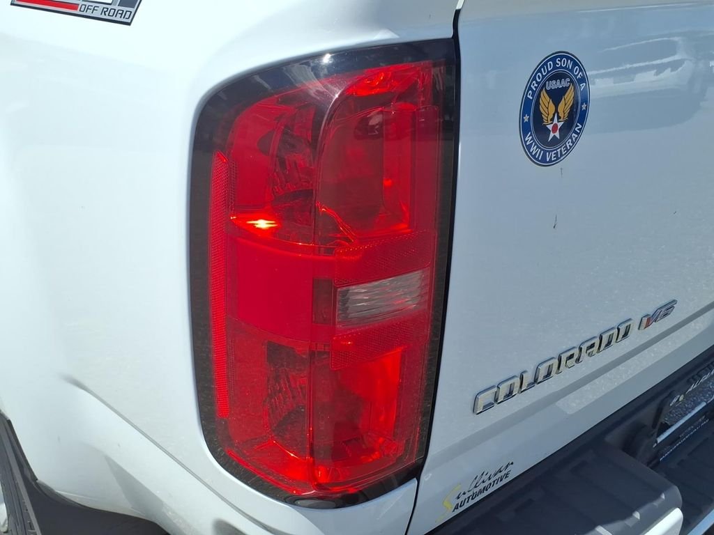 Used 2018 White Chevrolet Z71 image 14