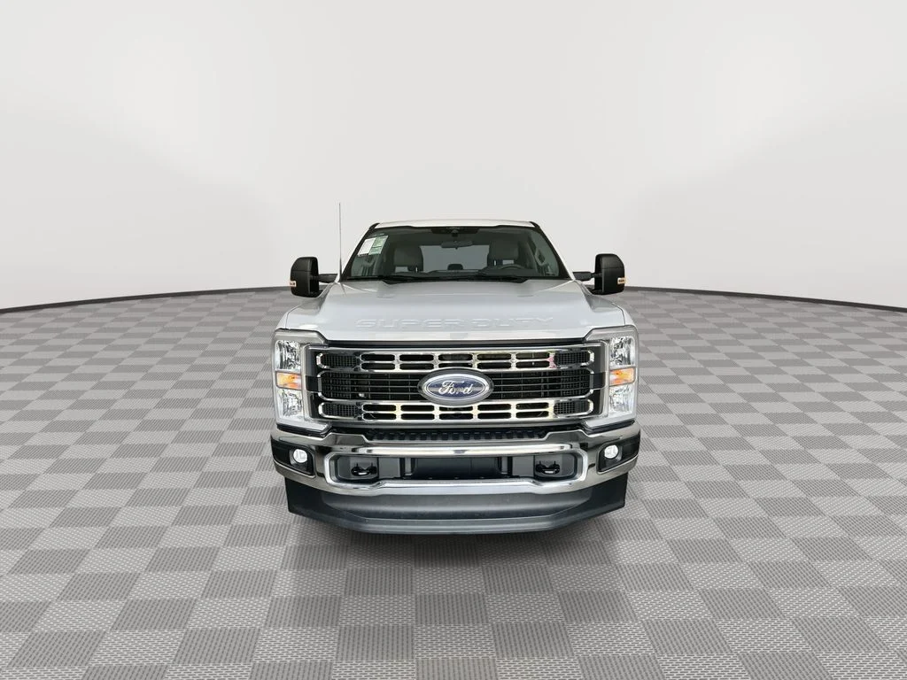 Used 2025 White Ford XLT image 3
