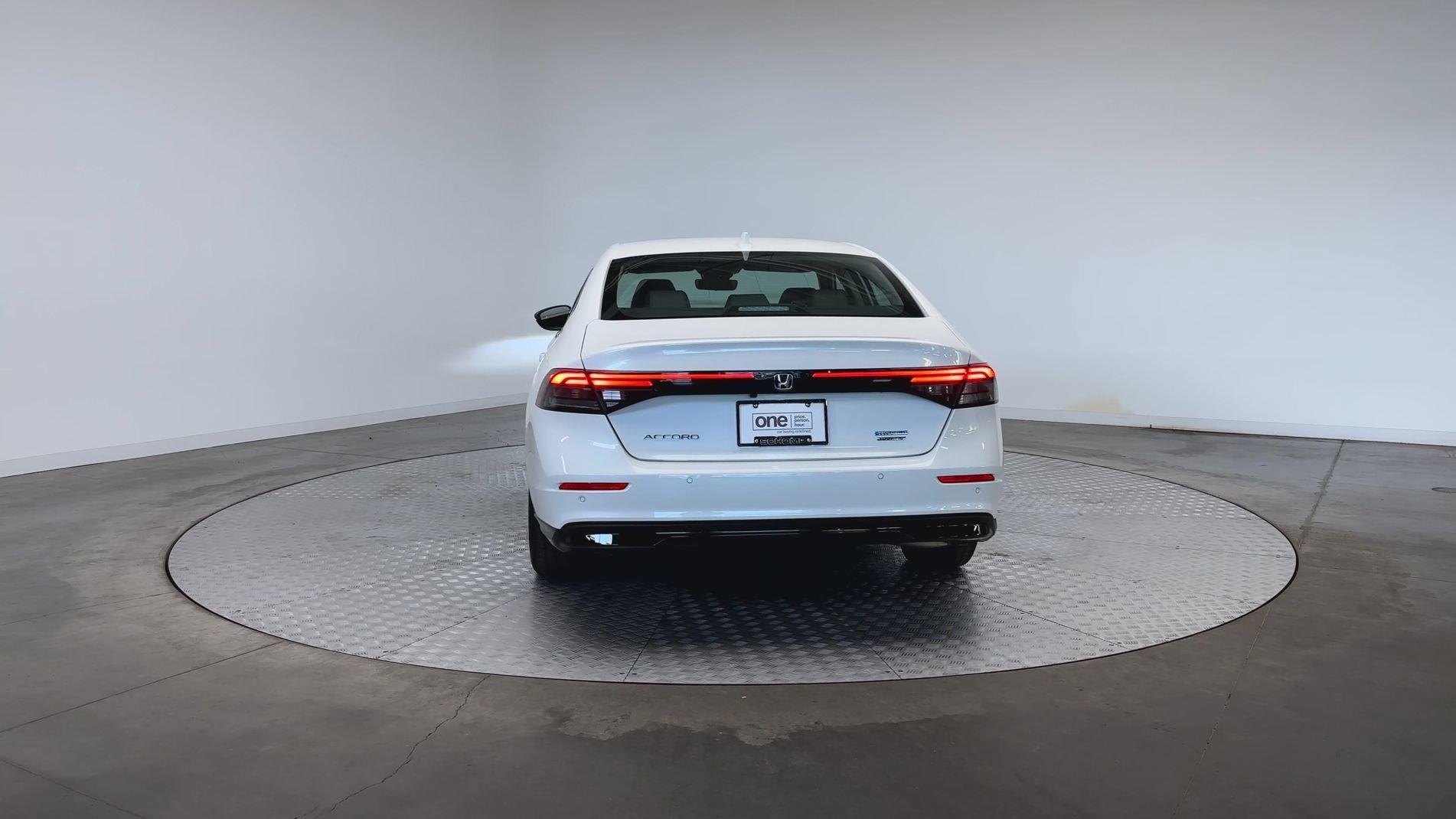 New 2026 Platinum White Pearl Honda Touring image 7