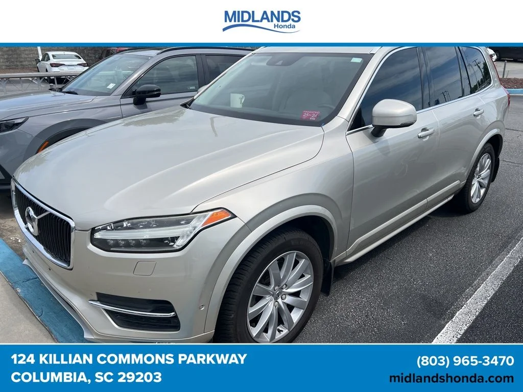 2016 Volvo XC90 T6 AWD Momentum's photo