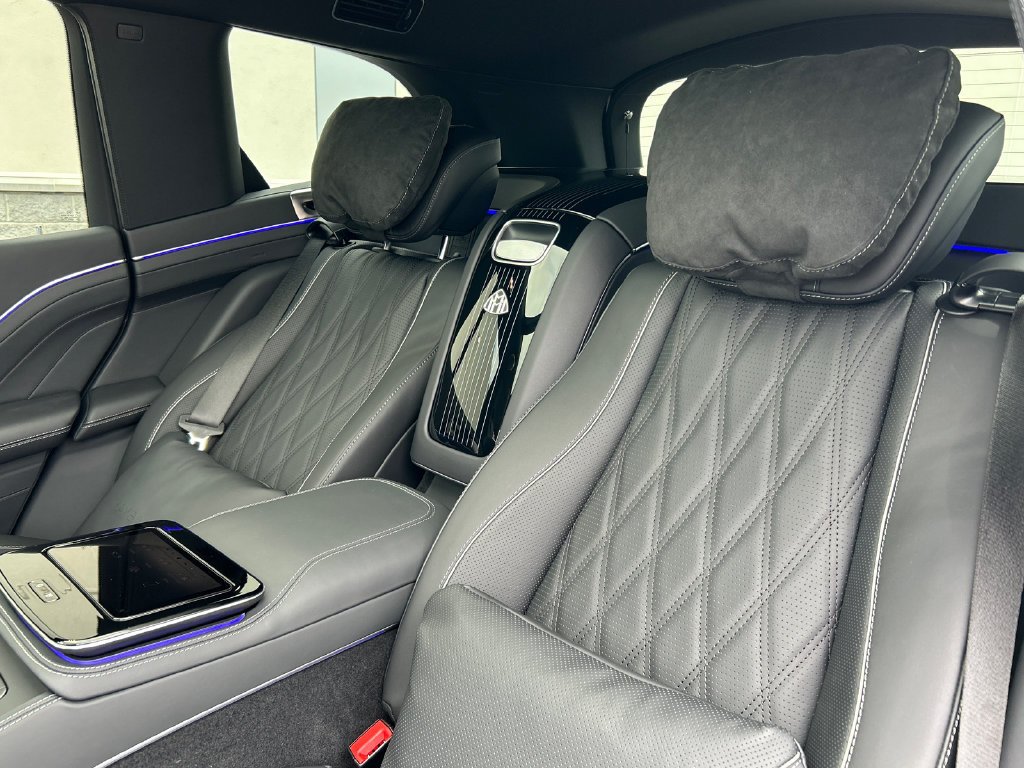 New 2026 MANUFAKTUR Moonlight White Metallic Mercedes-Benz Maybach GLS 600 image 64