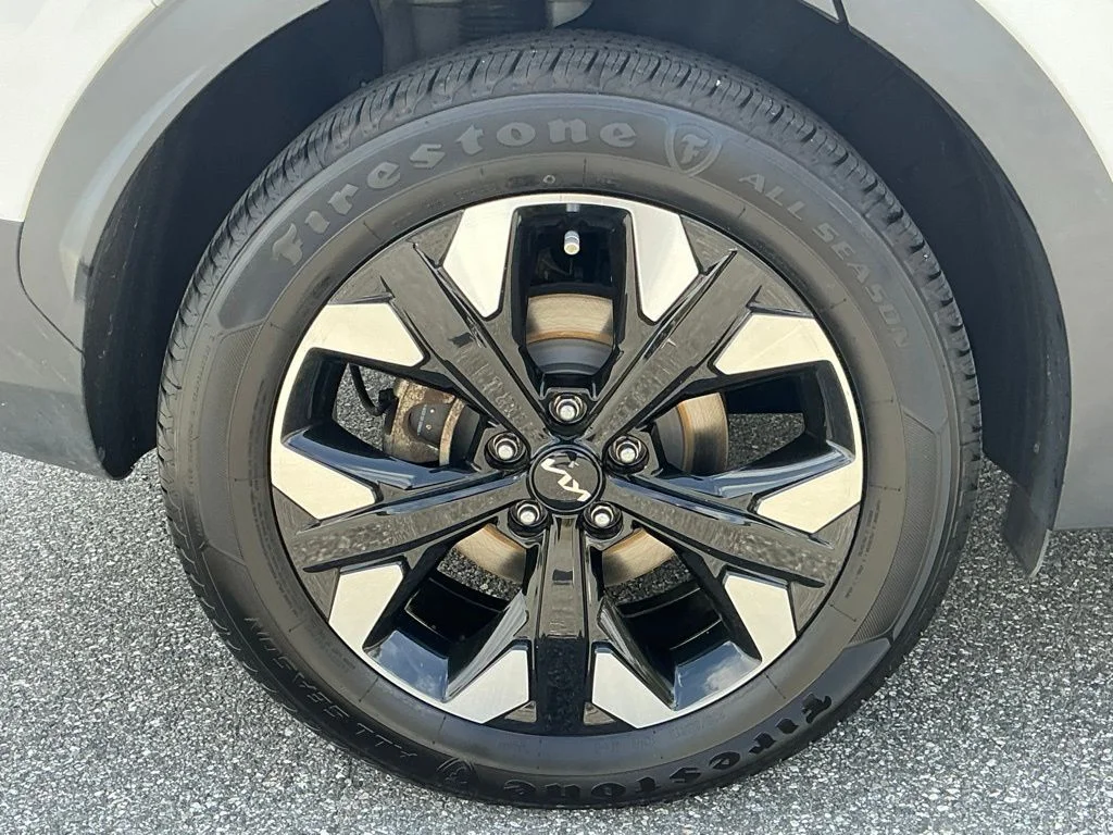 Used 2023 White Kia X-Line image 14