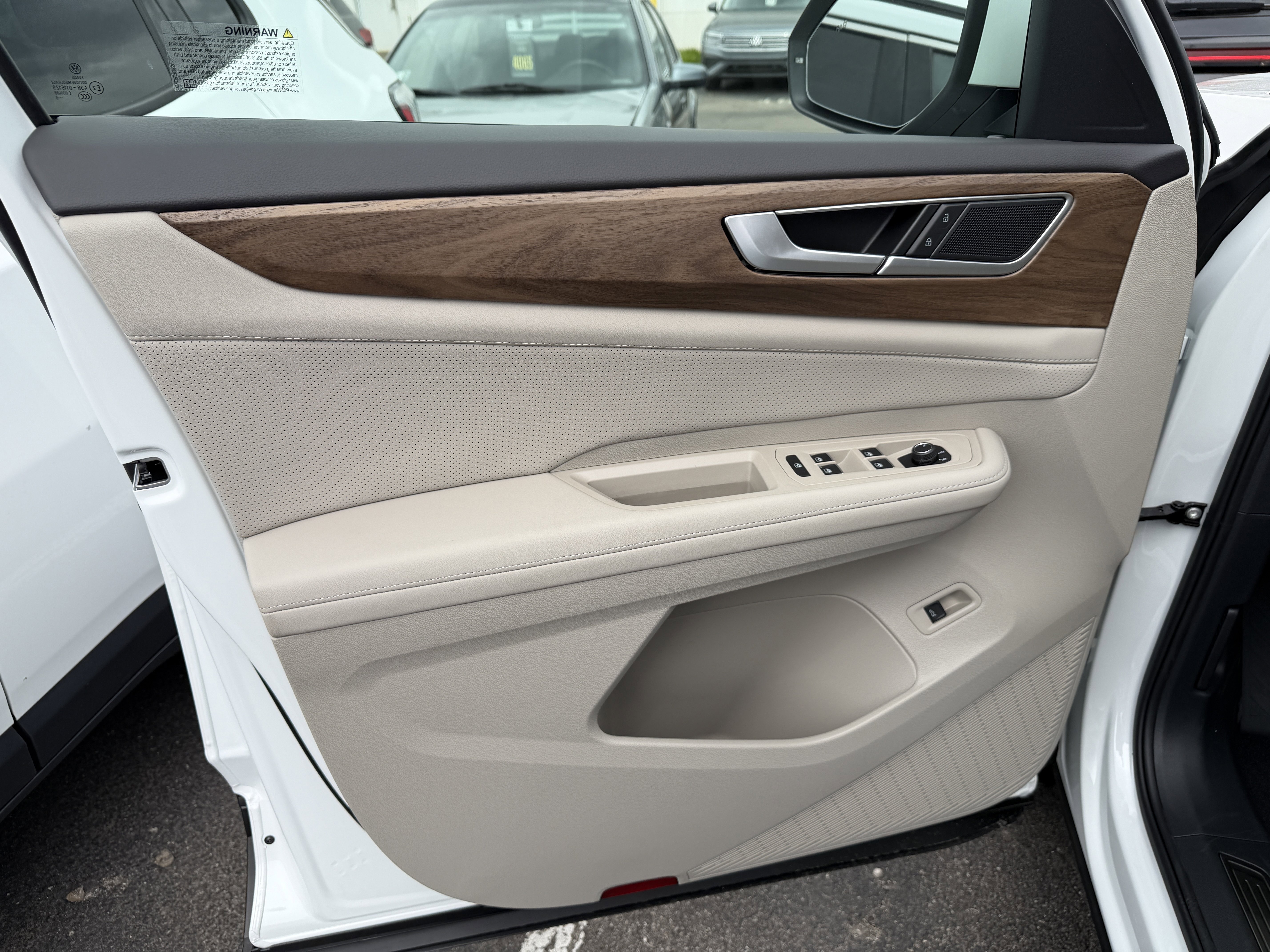 New 2026 Opal White Pearl Volkswagen 2.0T SE w/Technology image 9