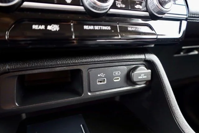 Used 2025 White Honda EX-L image 31