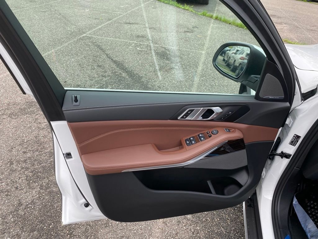 New 2026 Alpine White BMW xDrive40i image 12