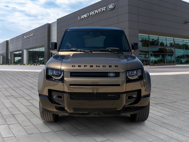 Used 2023 Gondwana Stone Metallic Land Rover X-Dynamic SE image 8