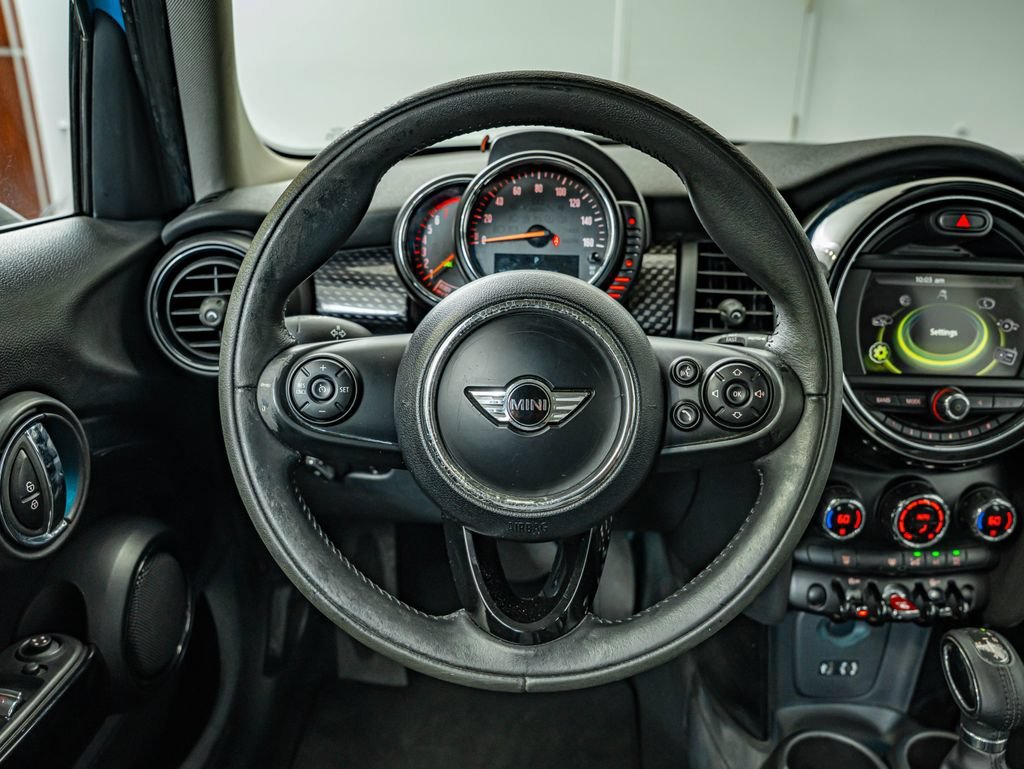Used 2016 Electric Blue Metallic MINI  image 23