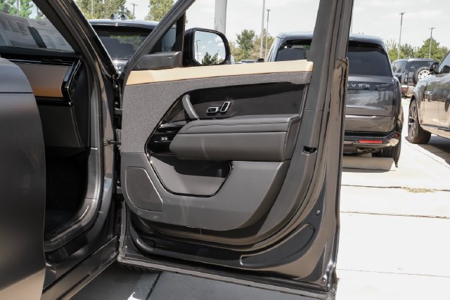 Used 2025 Gray Land Rover Dynamic SE image 39