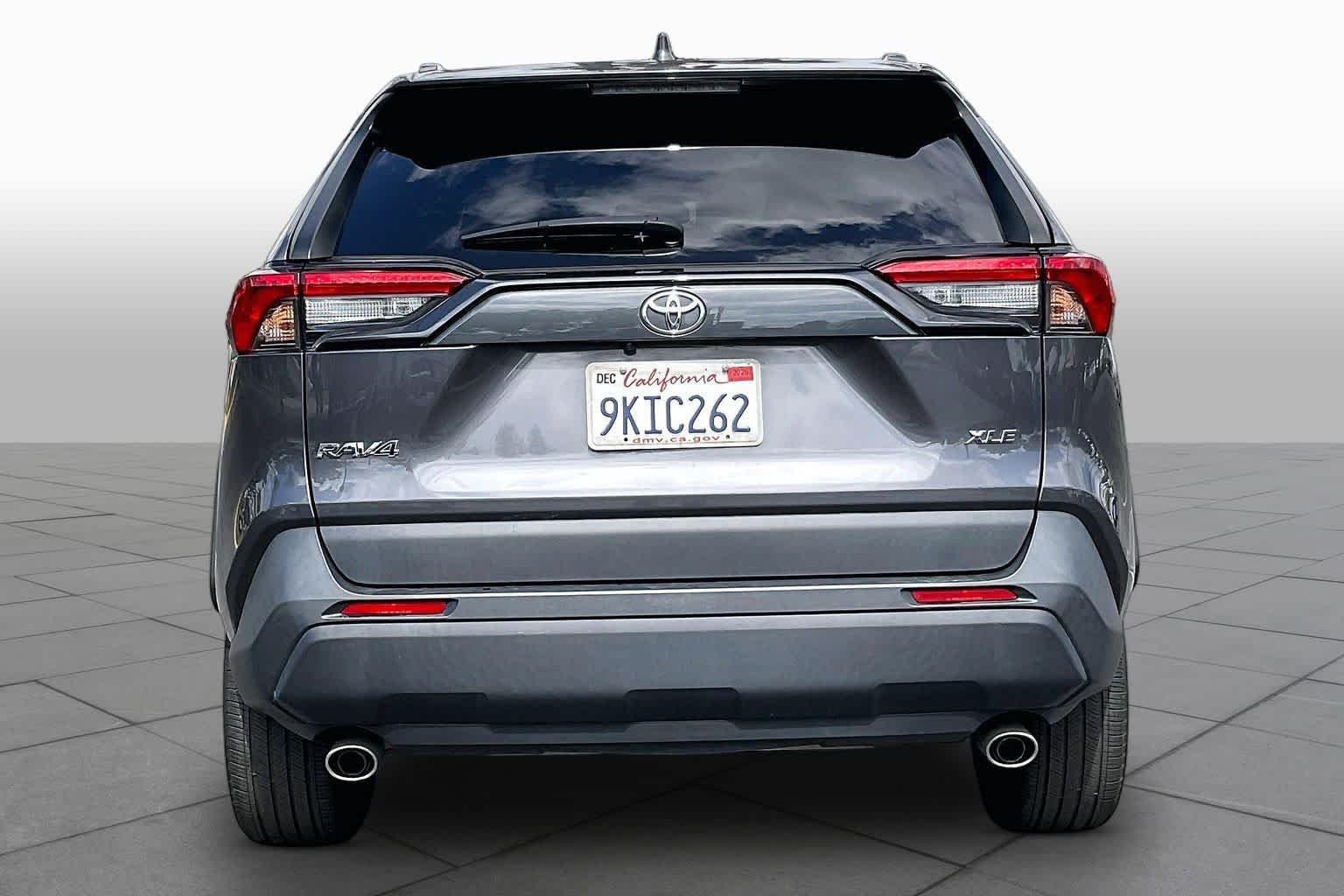 Used 2024 Magnetic Gray Metallic Toyota XLE Premium image 4