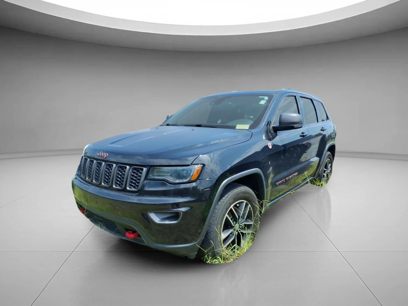 Used 2018 Diamond Black Crystal Pearlcoat Jeep Trailhawk image 1