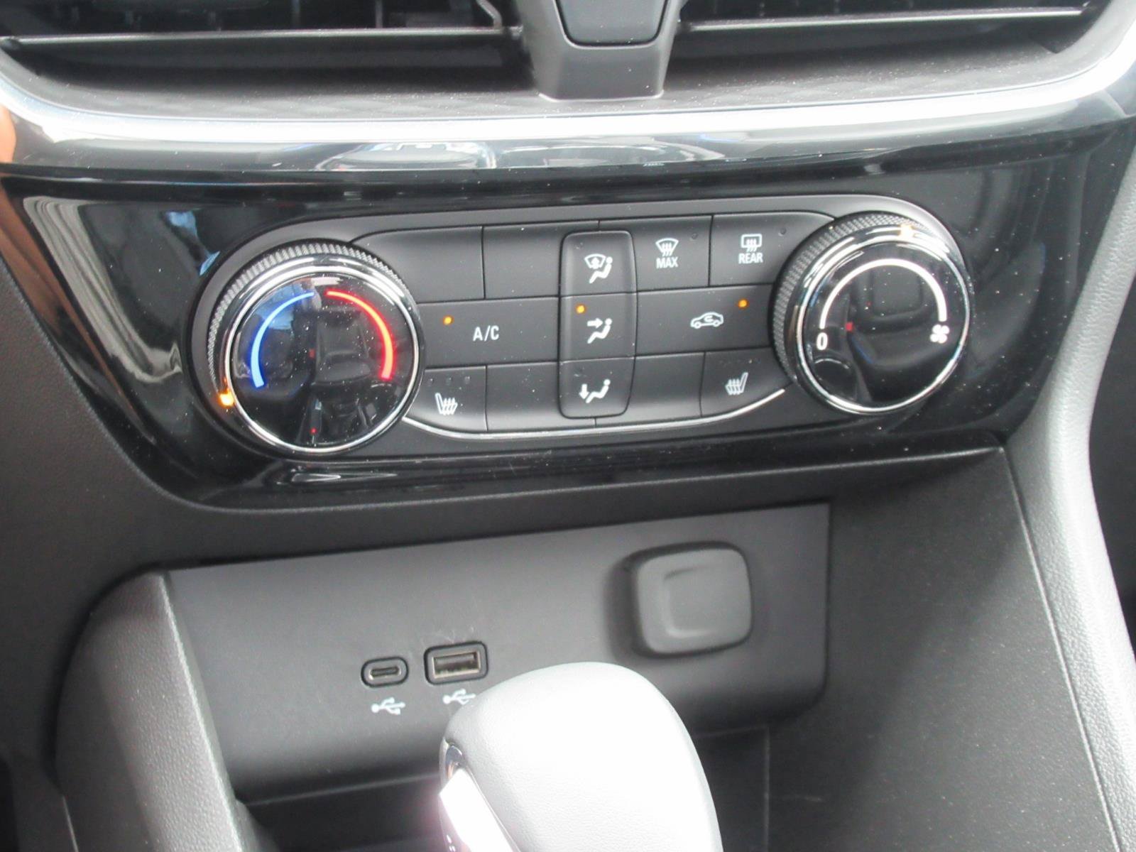 Used 2025 Blue Buick Sport Touring image 28