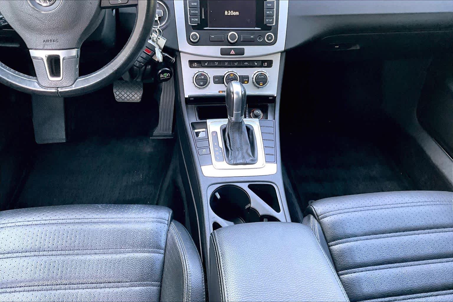 Used 2014 Island Gray Metallic Volkswagen Sport image 17