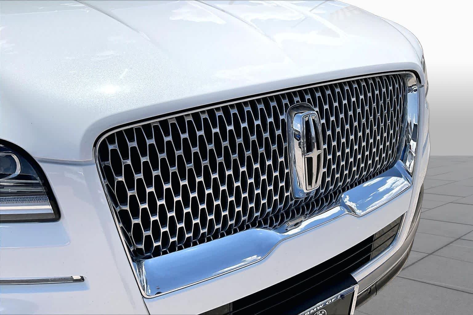 Used 2023 Pristine White Lincoln Reserve image 28