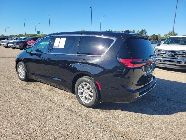 Used 2025 Black Chrysler Select image 25