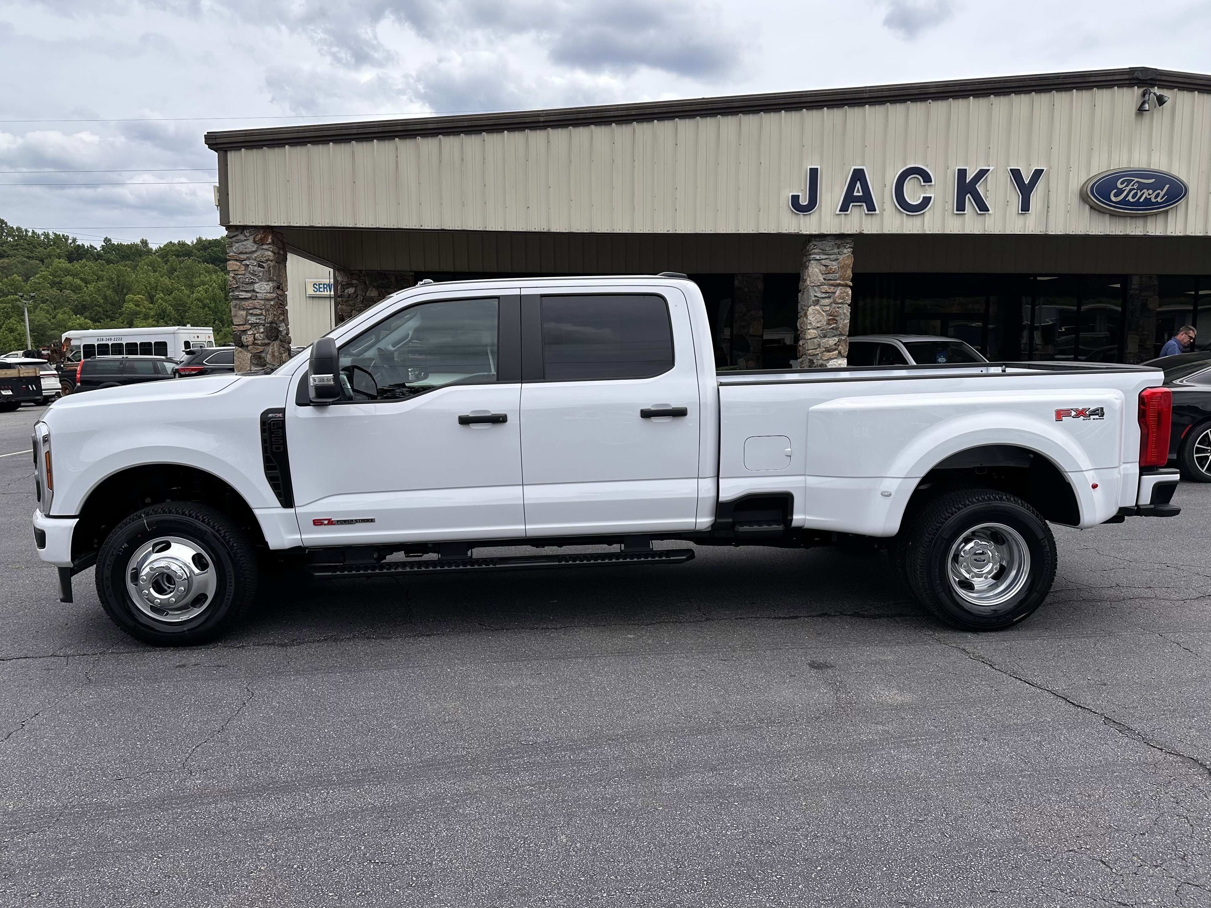 2026 Ford F-350 XL 4x4 Crew Cab 8' Box DRW's photo