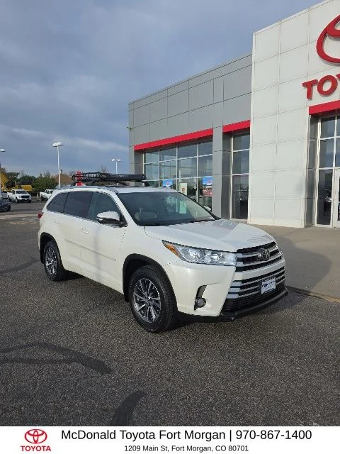 Used 2017 White Toyota XLE image 7