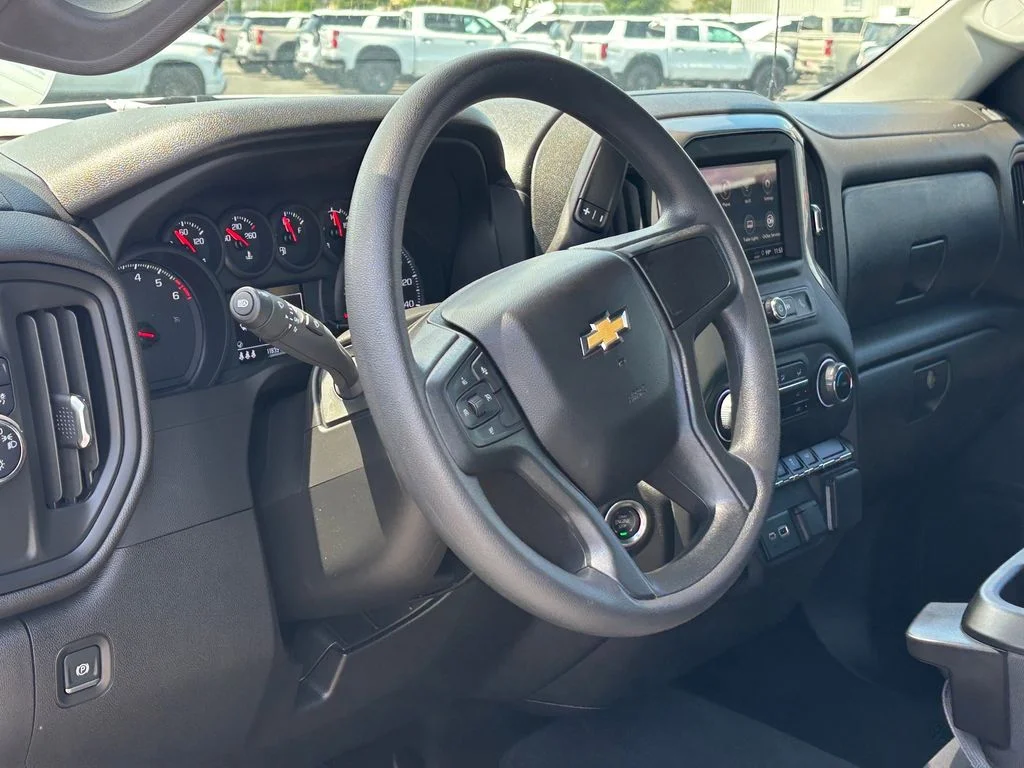 Used 2025 White Chevrolet Custom image 8
