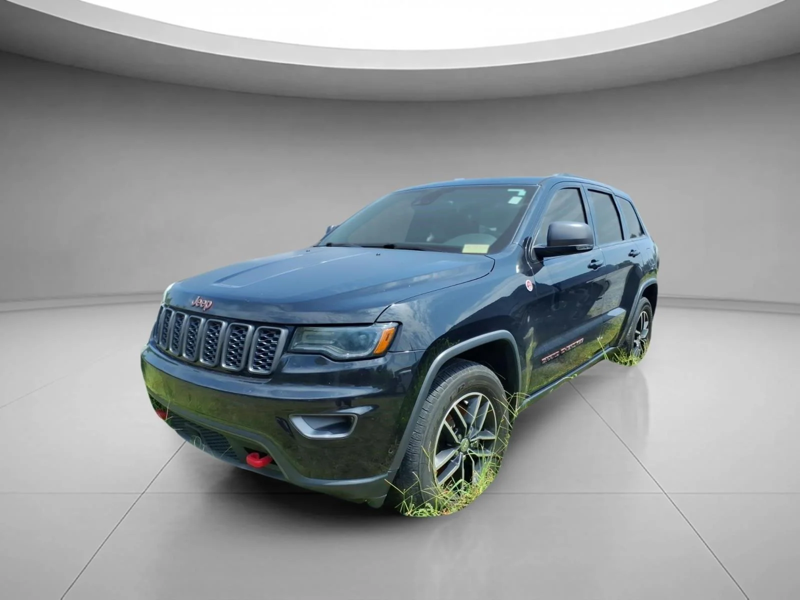 Used 2018 Diamond Black Crystal Pearlcoat Jeep Trailhawk image 1
