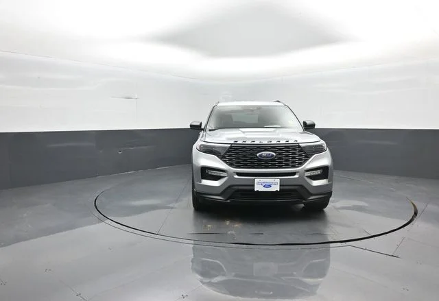 Certified Used 2023 Silver Metallic Ford ST-Line image 3
