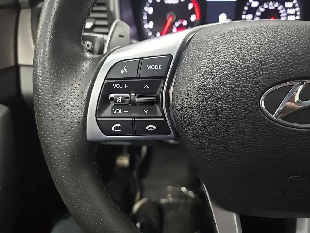 Used 2018 White Hyundai Sport+ image 22