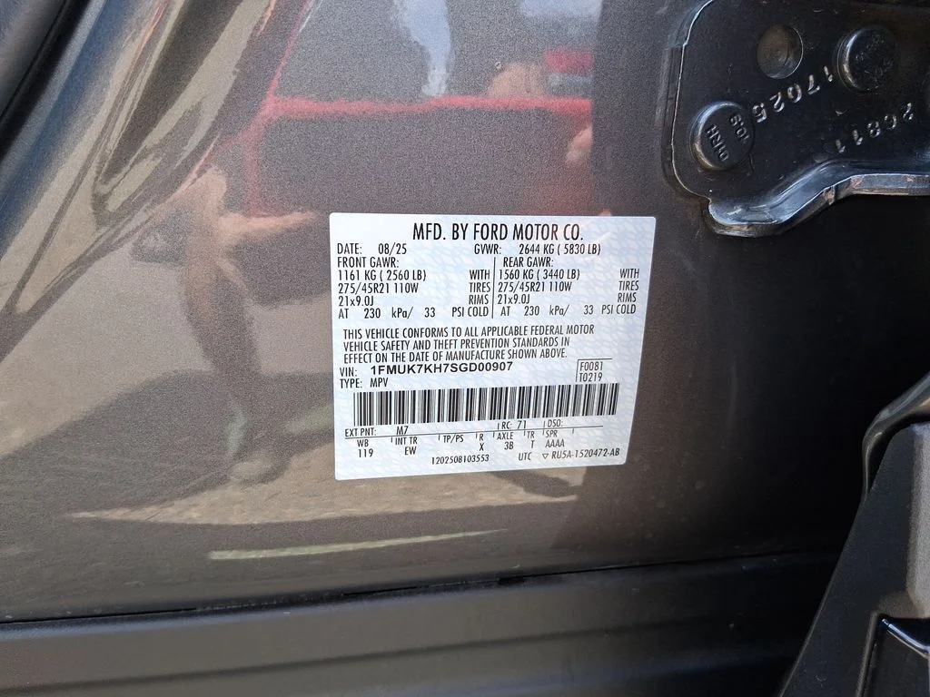 New 2025 Carbonized Gray Metallic Ford ST-Line image 28