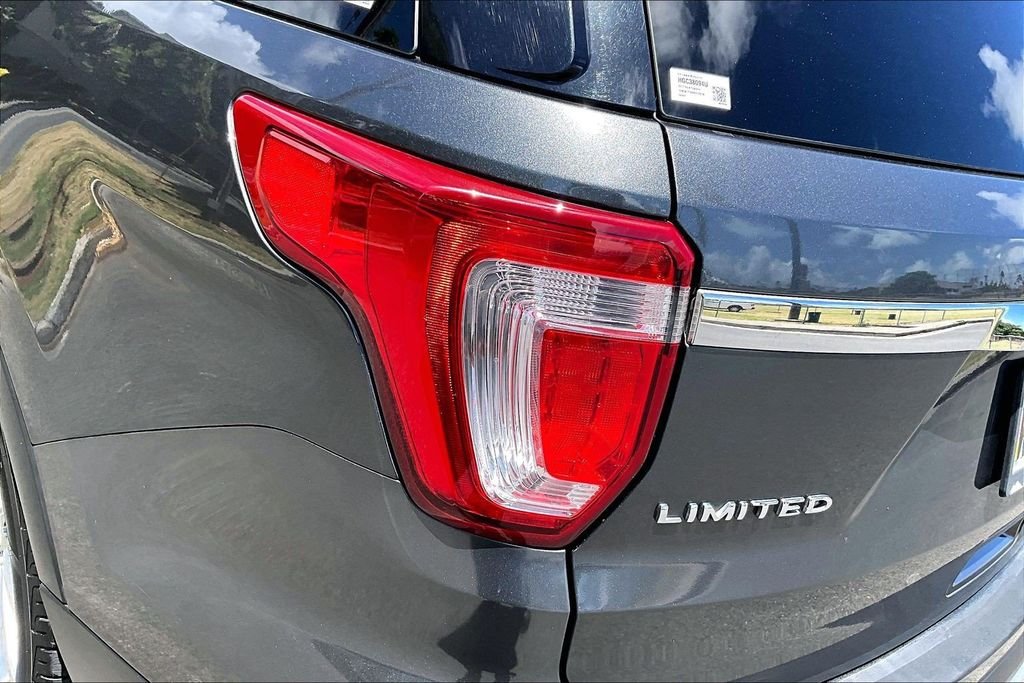 Used 2017 Gray Ford Limited image 33