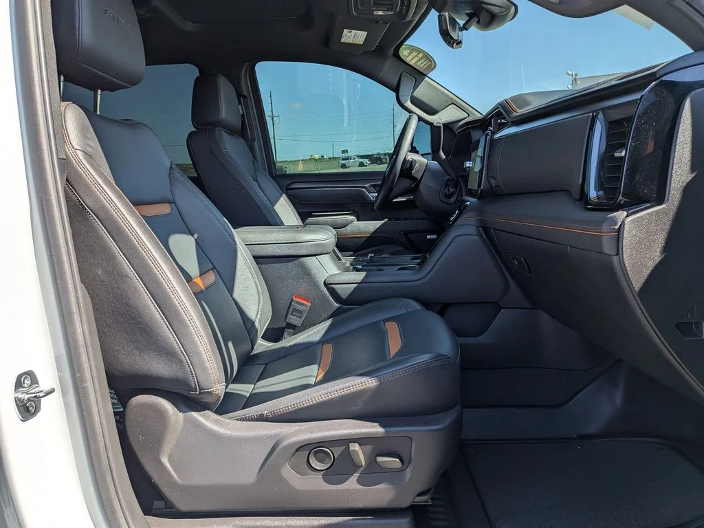 Used 2025 Summit White GMC AT4 image 22