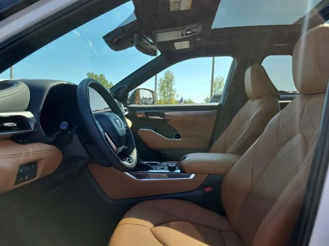 2023 Toyota Highlander Platinum - Photo 28
