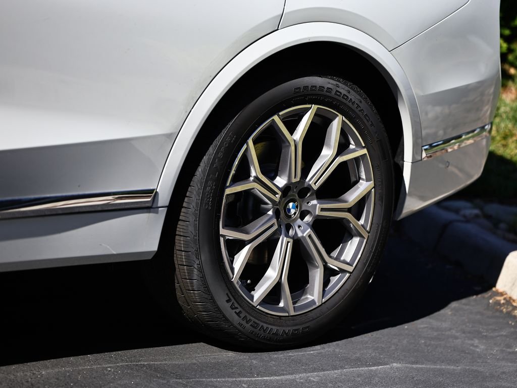 New 2027 Mineral White Metallic BMW xDrive40i image 10