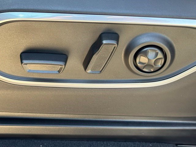 New 2026 High Gloss Black Exterior Paint Jeep Limited Reserve image 13