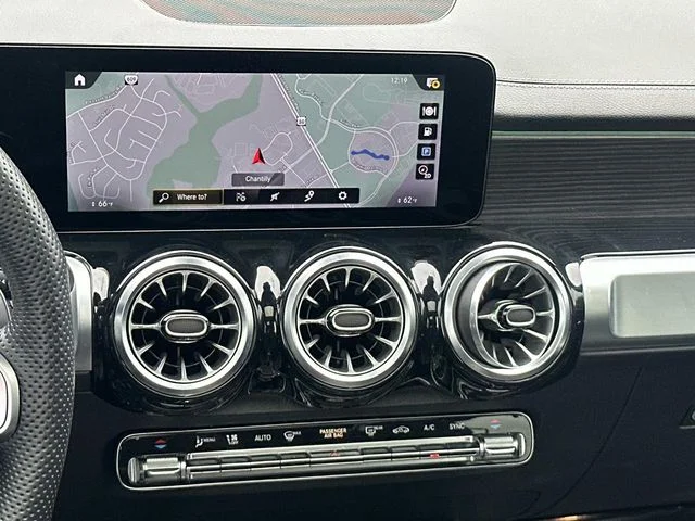 Used 2023  Mercedes-Benz GLB 35 AMG® image 20