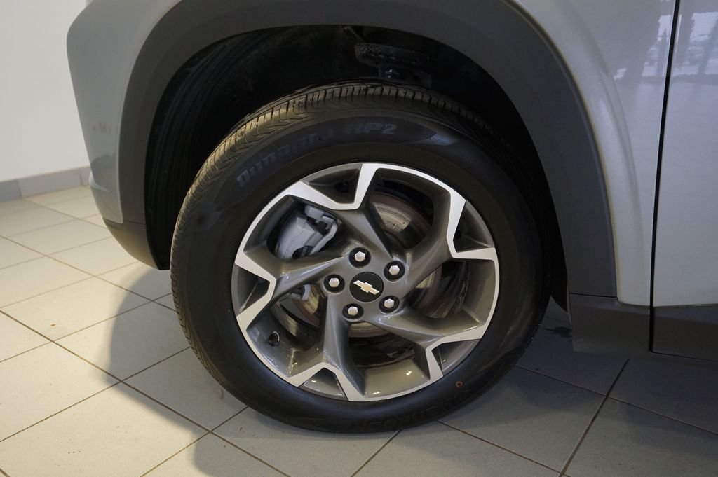 Used 2025 Gray Chevrolet LT image 27
