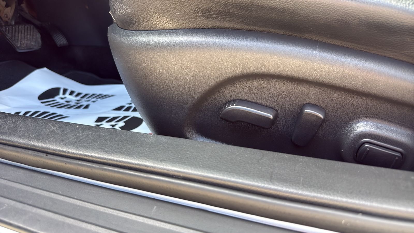 Used 2017 Silver Nissan 2.5 SL image 7