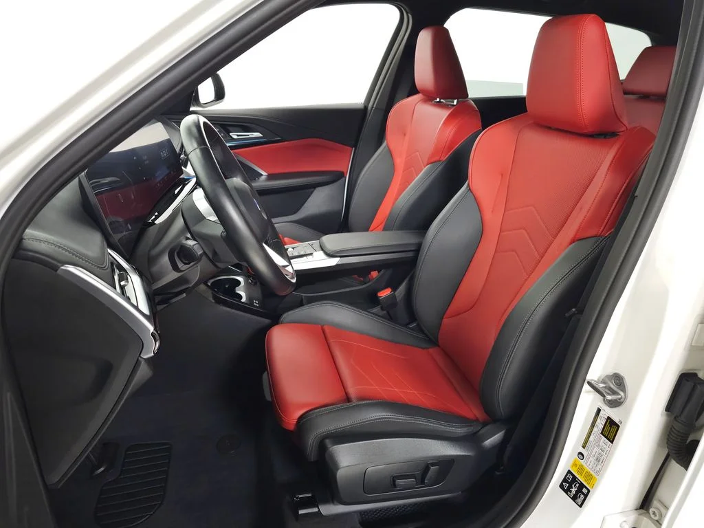 Used 2023 White BMW xDrive28i image 18