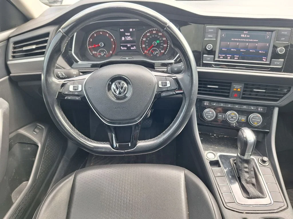 Used 2019  Volkswagen  image 18