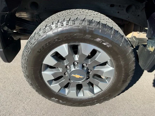 Used 2023 Blue Metallic Chevrolet Custom image 14