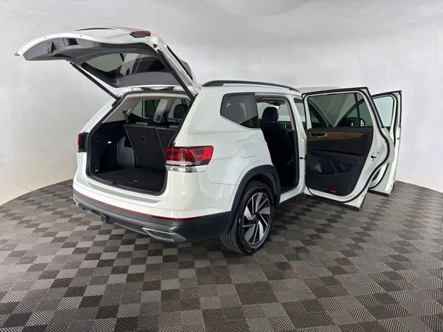 Used 2024  Volkswagen 2.0T SE w/Technology image 16