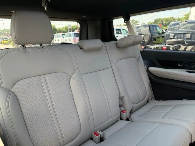 New 2026 Silver Zynith Jeep Summit Obsidian image 14