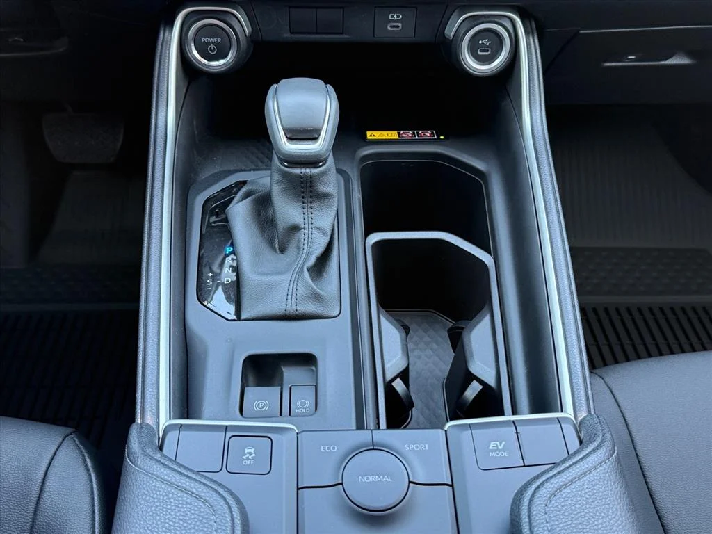 Used 2026 Pearl Toyota XLE image 19