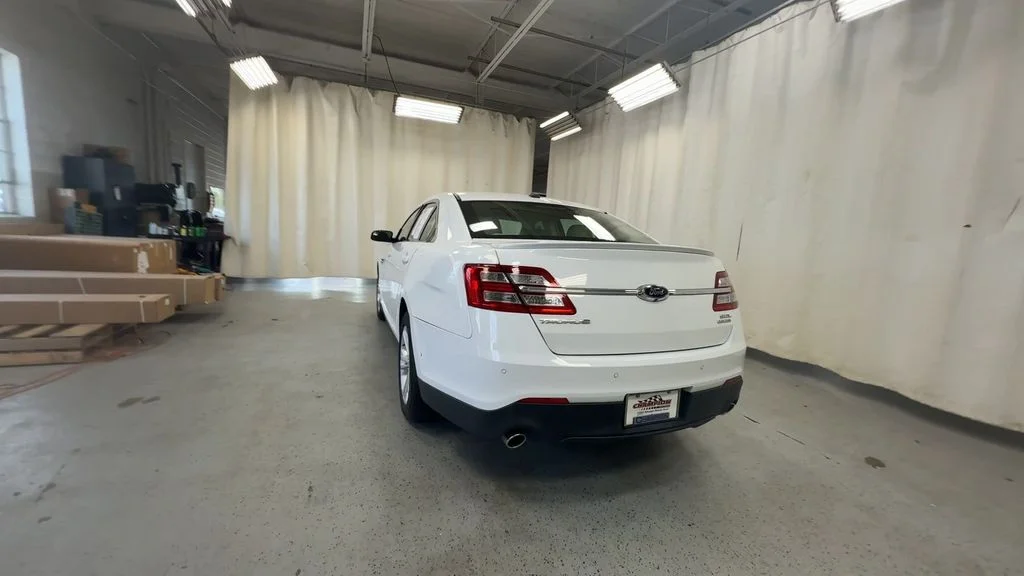 Used 2015 Oxford White Ford SEL image 10