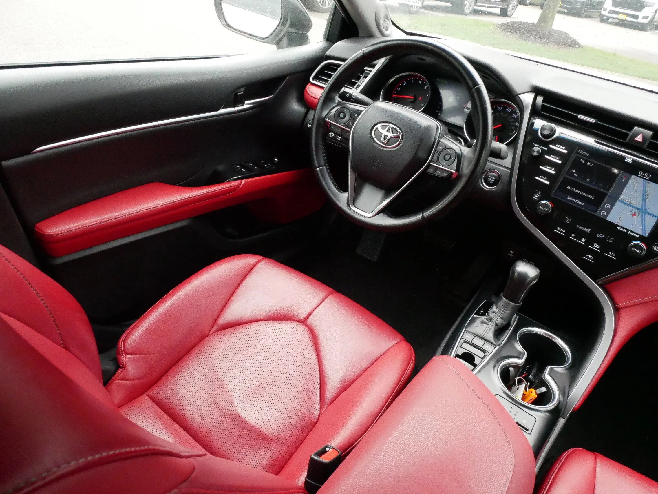 Used 2019 Wind Chill Pearl/Midnight Black Metallic Toyota XSE V6 image 9