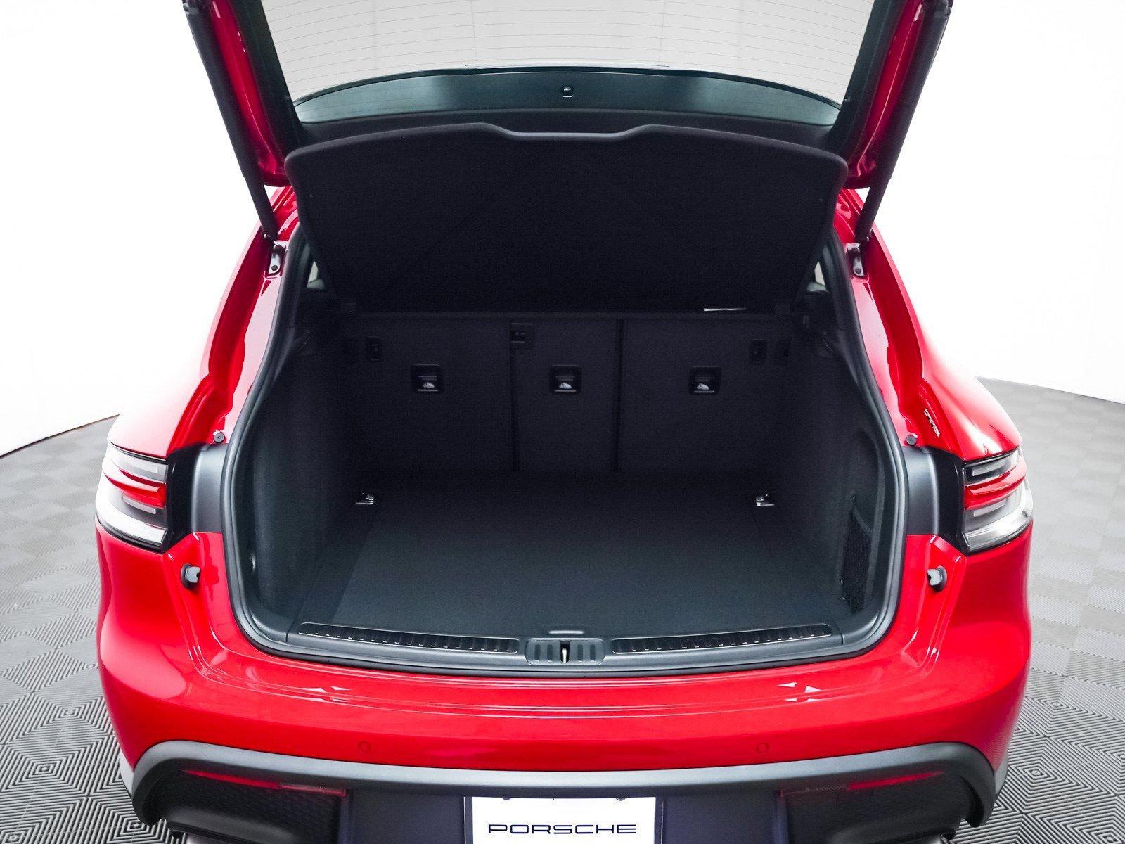 2026 Porsche Macan - Photo 28