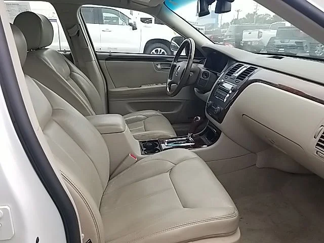 Used 2006 White Cadillac Base image 31