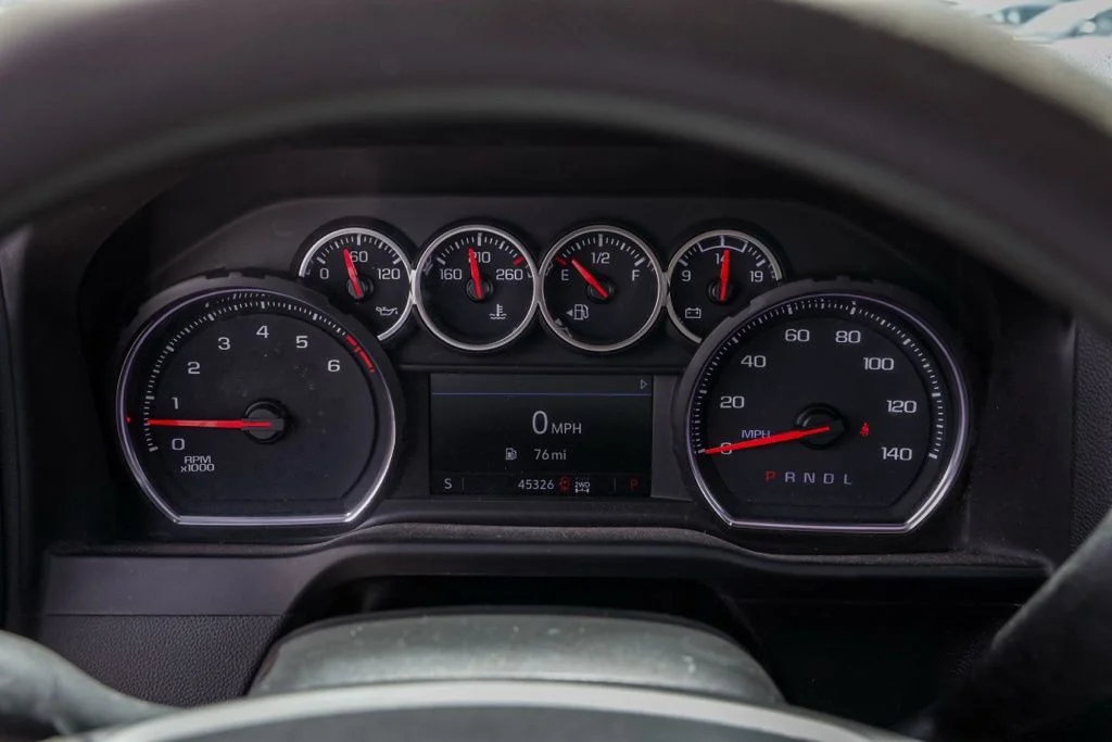 Used 2022 White Chevrolet Custom image 27
