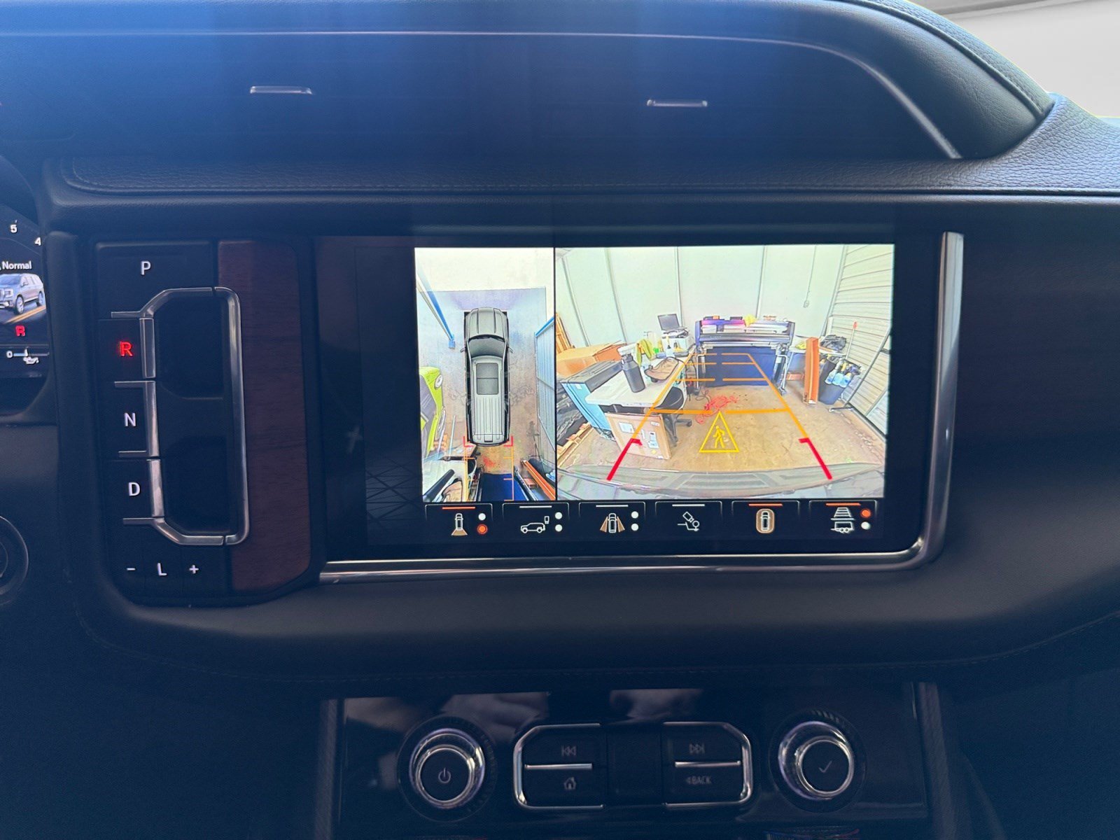 2023 GMC Yukon Denali Ultimate - Photo 29