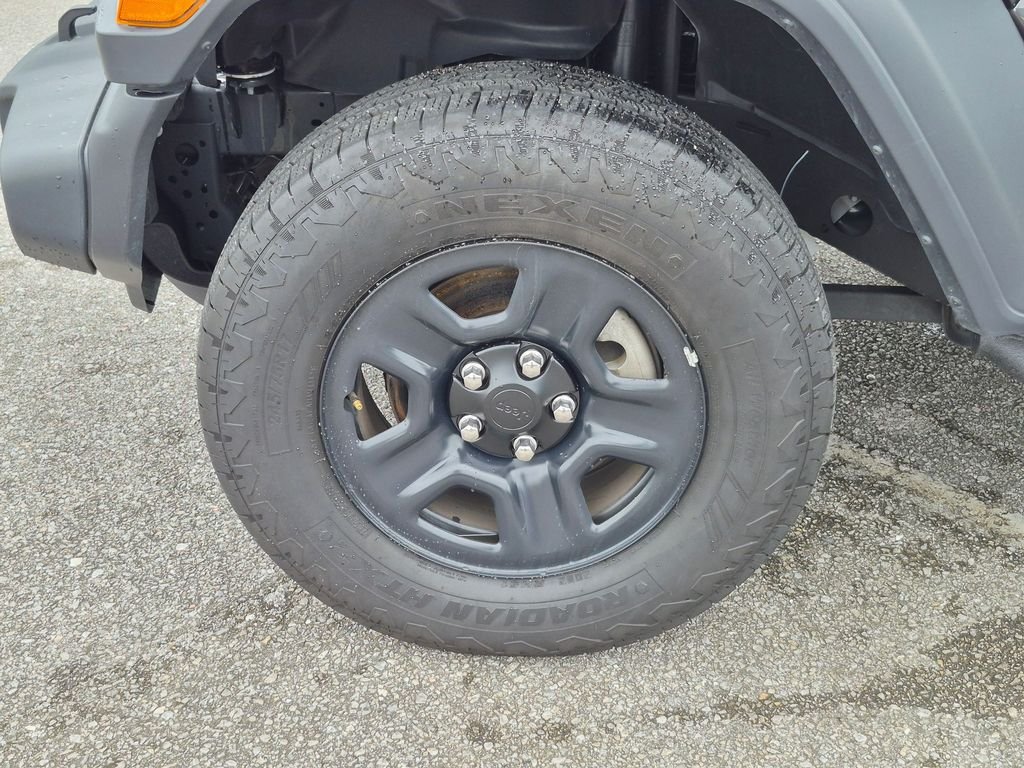 Used 2024 Crystal Metallic Jeep Sport image 9