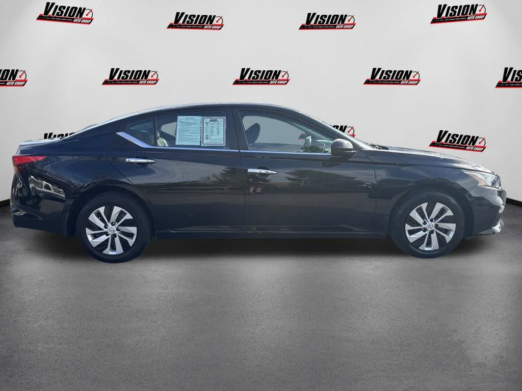 Used 2019 Black Nissan 2.5 S image 4