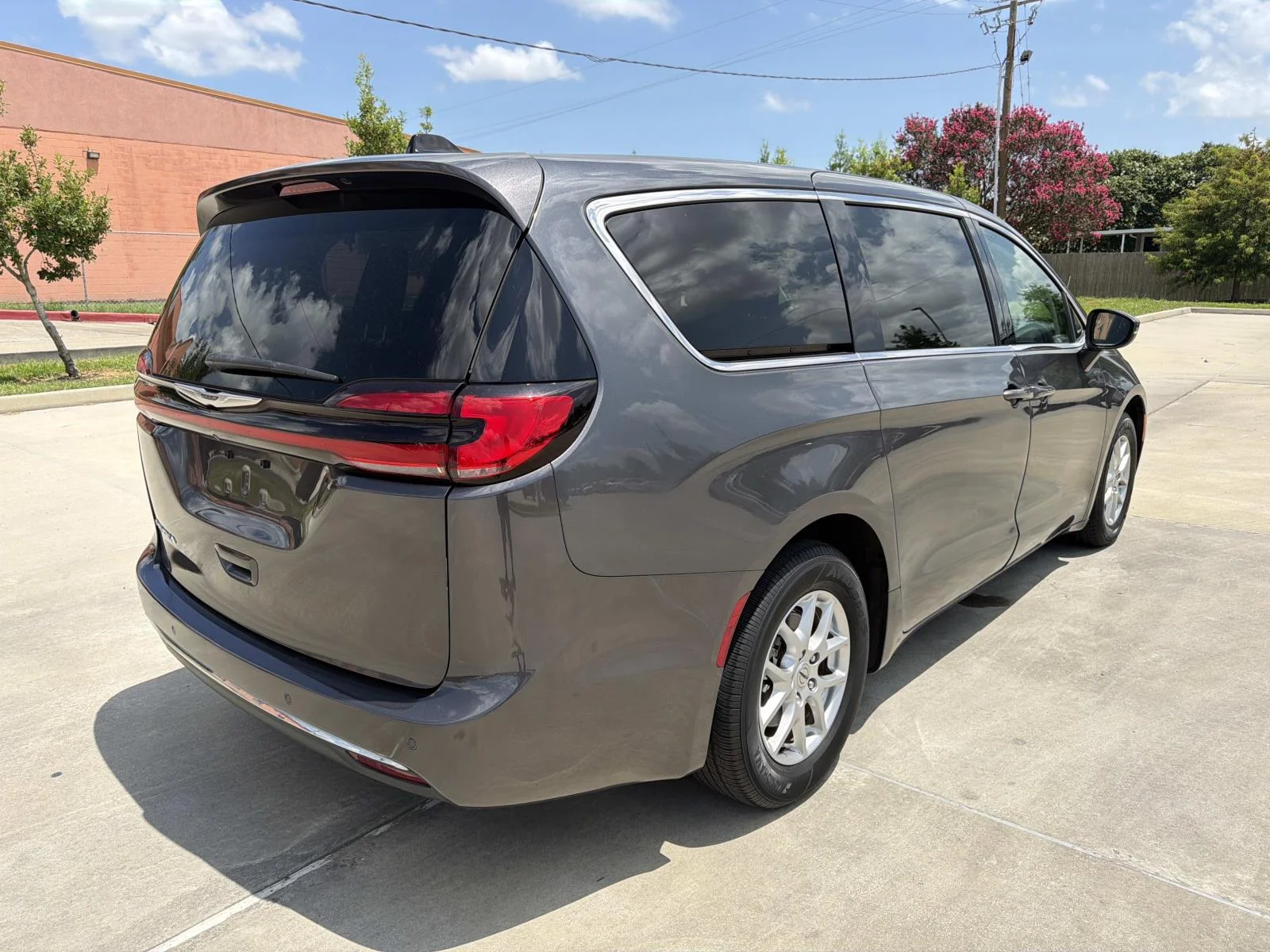 Used 2023 Gray Chrysler Touring L FWD image 7